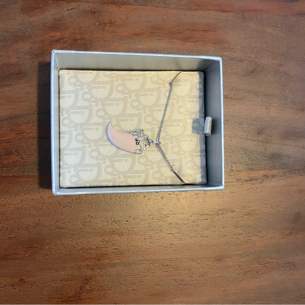 Dior Silver Chain with Pink fang necklace rare nwot - Picture 2 of 5